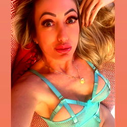 OnlyFans Model Stella's Bikini Photoshoot