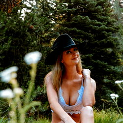 Honeybaby Model in Forest