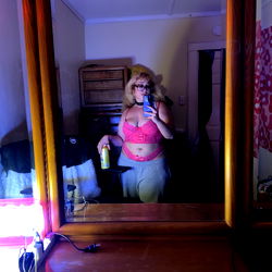 Nude Model in Call Me Bae's Profile Photo