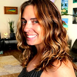 AlliSins007 - Posing for a portrait, USA