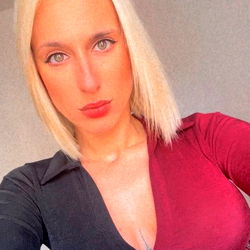OnlyFans Model Tania OG - Blonde with Short Hair