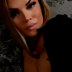 Stylish Model QueenMarry