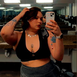 Beefcake Babe: A Stylish and Confident Gym Visit 💪🏻🍰