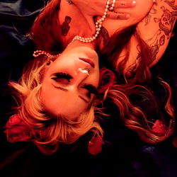 Sensual Adult Model Evelyn Winters