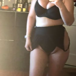 Model Kayleigh187 Posing in Home Setting