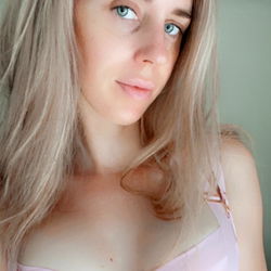 Blonde Amalia in Pink Bra