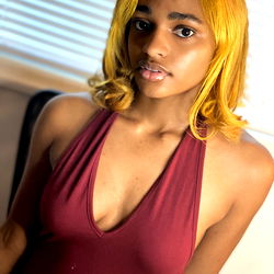 Arabian Nala: Glamour in Red and Yellow