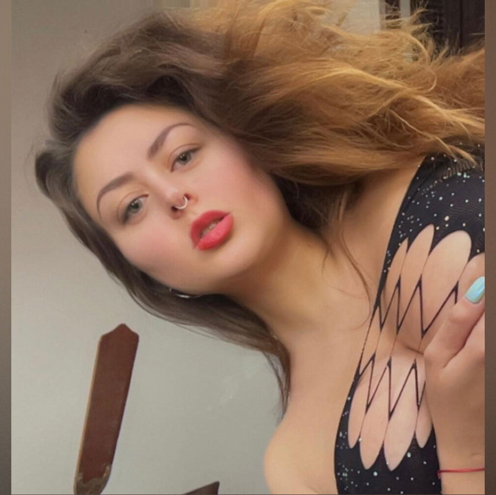 𝐊𝐄𝐘𝐇𝐎𝐋𝐃𝐄𝐑 - 𝐕𝐄𝐍𝐔𝐒𝐓𝐀 👑 👠 photo