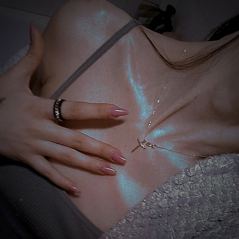 👽 Alien 👸🏻 Queen 👑 photo