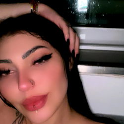 Agata Ferrari: Portuguese Adult Model