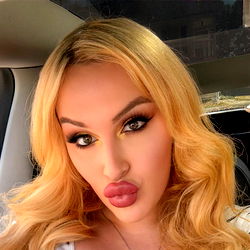 follow @lexibunni photo