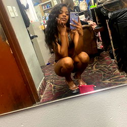 Onlyfans Model Callmejerseyy Posing in Bathroom