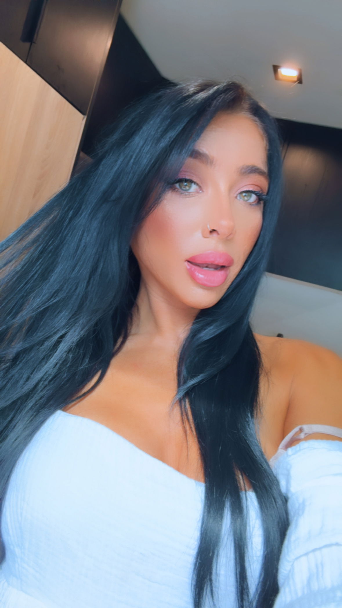 Desiree 🖤 RATED #1 BRUNETTE ON ONLYFANS! photo