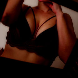 Fashionable OnlyFans Model Alondra Herrera