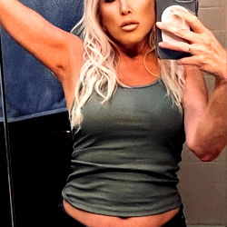 Mistress Suzie photo