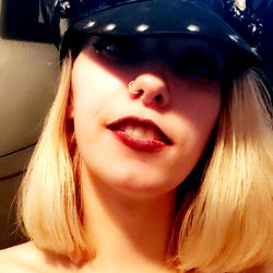 Mo, a stylish model in a black hat and top