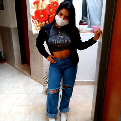 Model Pipí from Argentina in casual outfit, posing for selfie