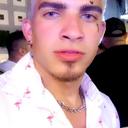 Aaron Gucci 🧁 photo