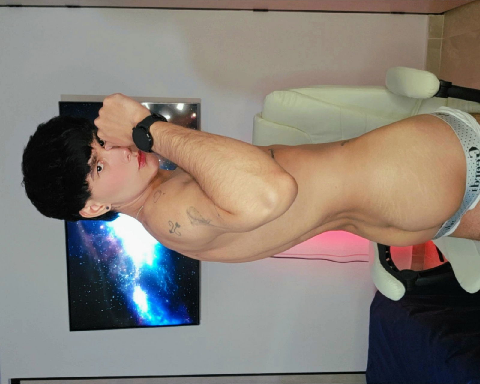 Jay Hernández photo