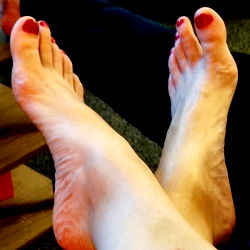 Toe-Tastic Twinkletoes: A Manchester Model's Feet