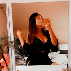 Anniette: A Czech Model in an Elegant Setting