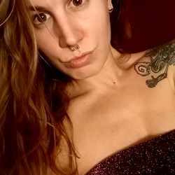 Onlyfans Model Olivia Green in a Glamorous Pose