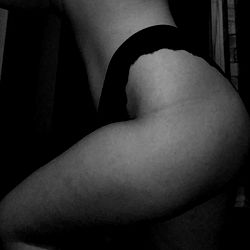 Anna, the OnlyFans model with a captivating smile!