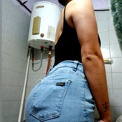 OnlyFans Model Yulss from San Miguel Posed in Bathroom