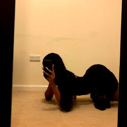 Onlyfans Model Chantel: Sensual Photoshoot in Mirror Selfie