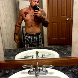 OnlyFans Model Trapkermit Poses for Bathroom Mirror Selfie