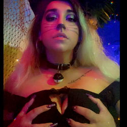 Vibrant Vixen AshleyBelle in Cosplay