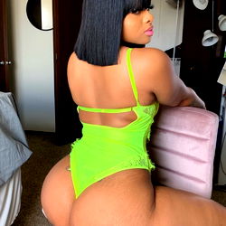 Alexiss’Nicole: Stunning, Curvy OnlyFans Model