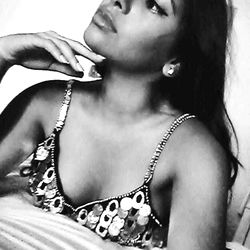 Elegant Ámbar with thoughtful pose