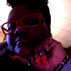 Sharp nail goddess: A stylish influencer with a unique sense of style