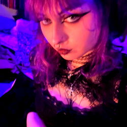 Alisha Victoria Raven's Nearby Photos