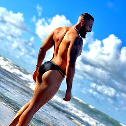 OnlyFans Model Giann: A Fitness Enthusiast in a Beach Shoot