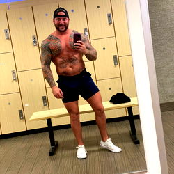 BradlyMiniCooper - Onlyfans Model Shooting in Gym