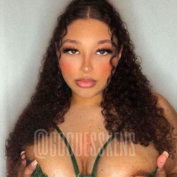 Stunning OnlyFans Model Kens from Minnesota