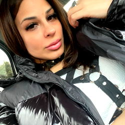 Jesica_bou's Alluring Pose