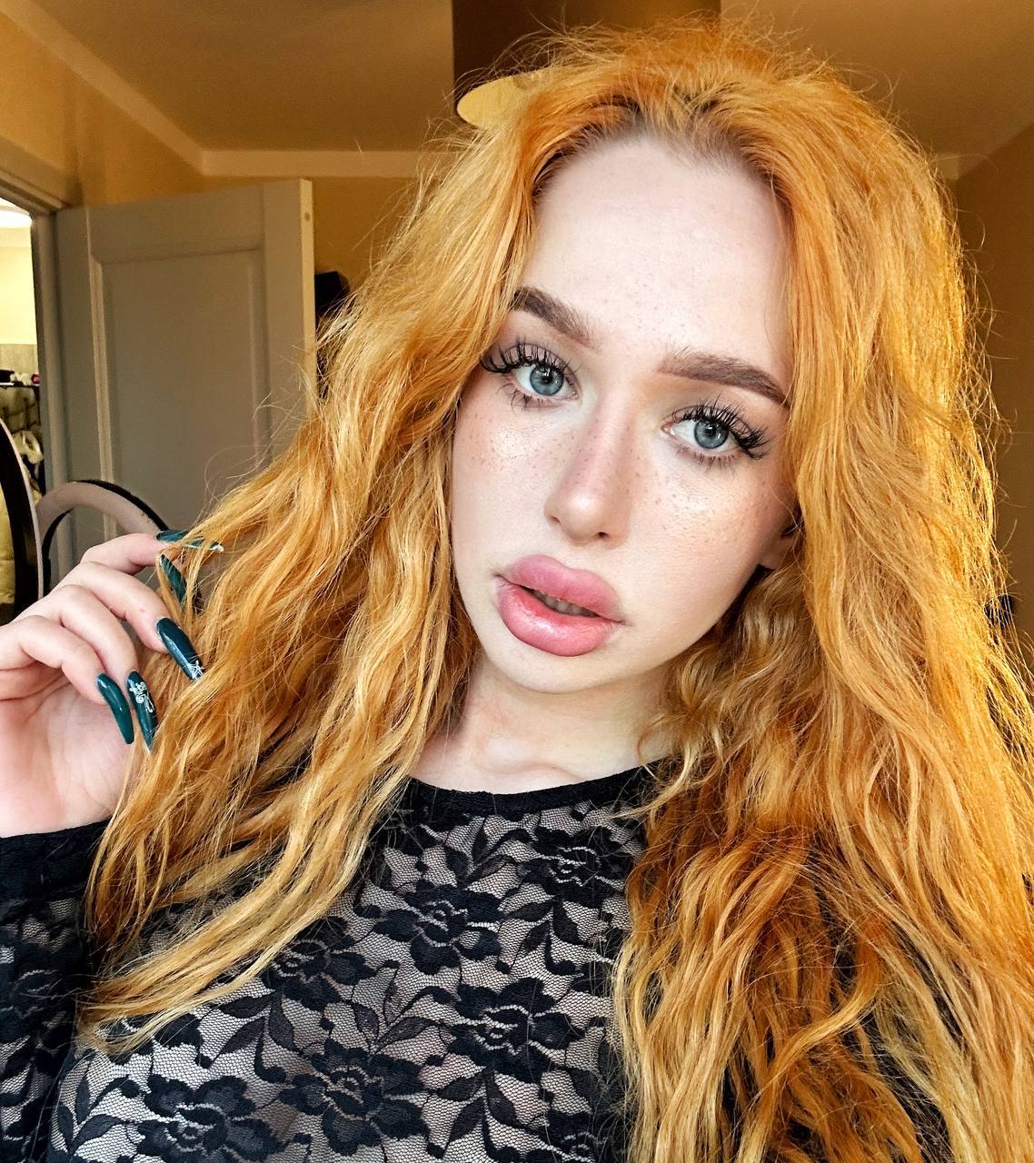 𝐂𝐡𝐥𝐨𝐞 𝐙𝐢𝐯𝐚 photo