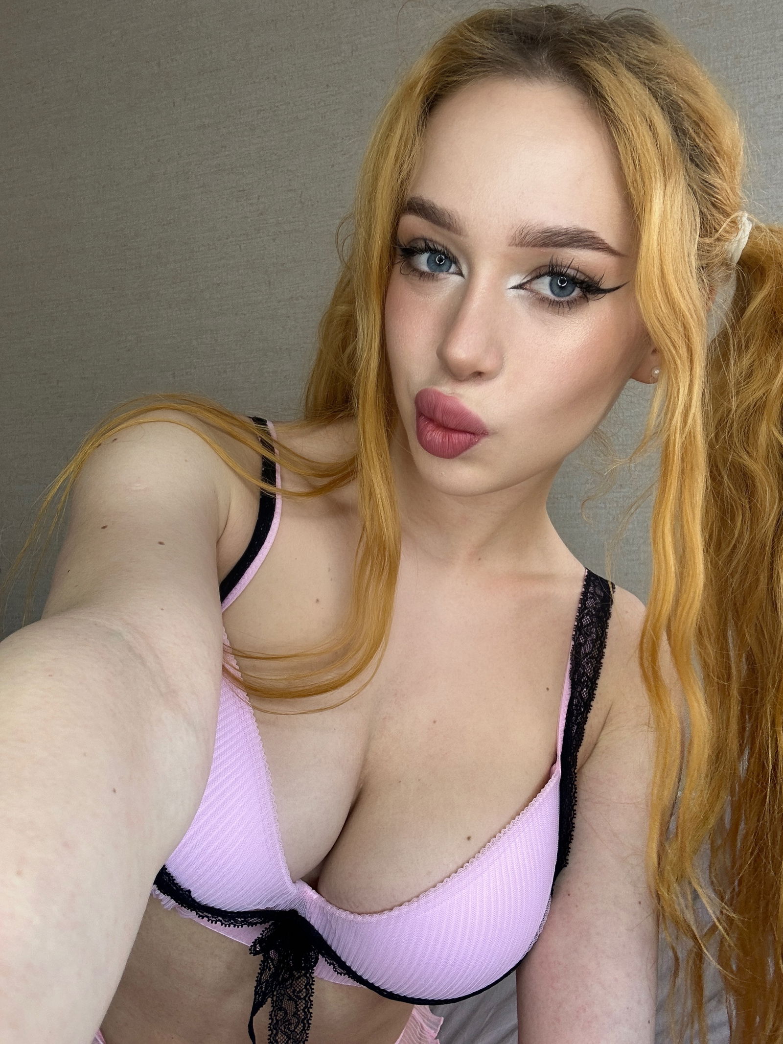 𝐂𝐡𝐥𝐨𝐞 𝐙𝐢𝐯𝐚 photo