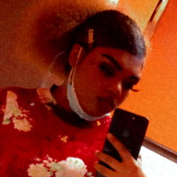 Chiraq Inn - Elegant Geisha in Red and White Kimono