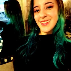 Abelha, the Vibrant Model from Madrid