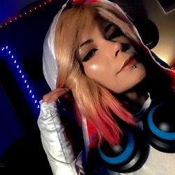 Adrien Oleander: Spider-Woman Cosplay in Ohio