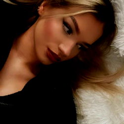 Blonde Hottie - Model Photoshoot