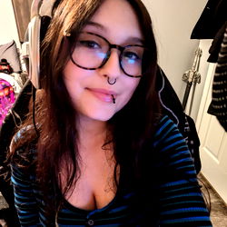 Gaming enthusiast Sting, 23, female