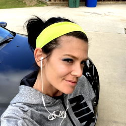 Fitness Influencer Danielle in Outdoor Gear