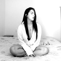 Model Alexa Venus in a relaxed pose