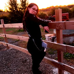 Omaha Fan Photoshoot of Model Alli Cat