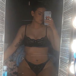 Amelia Smith | OnlyFans Model - England